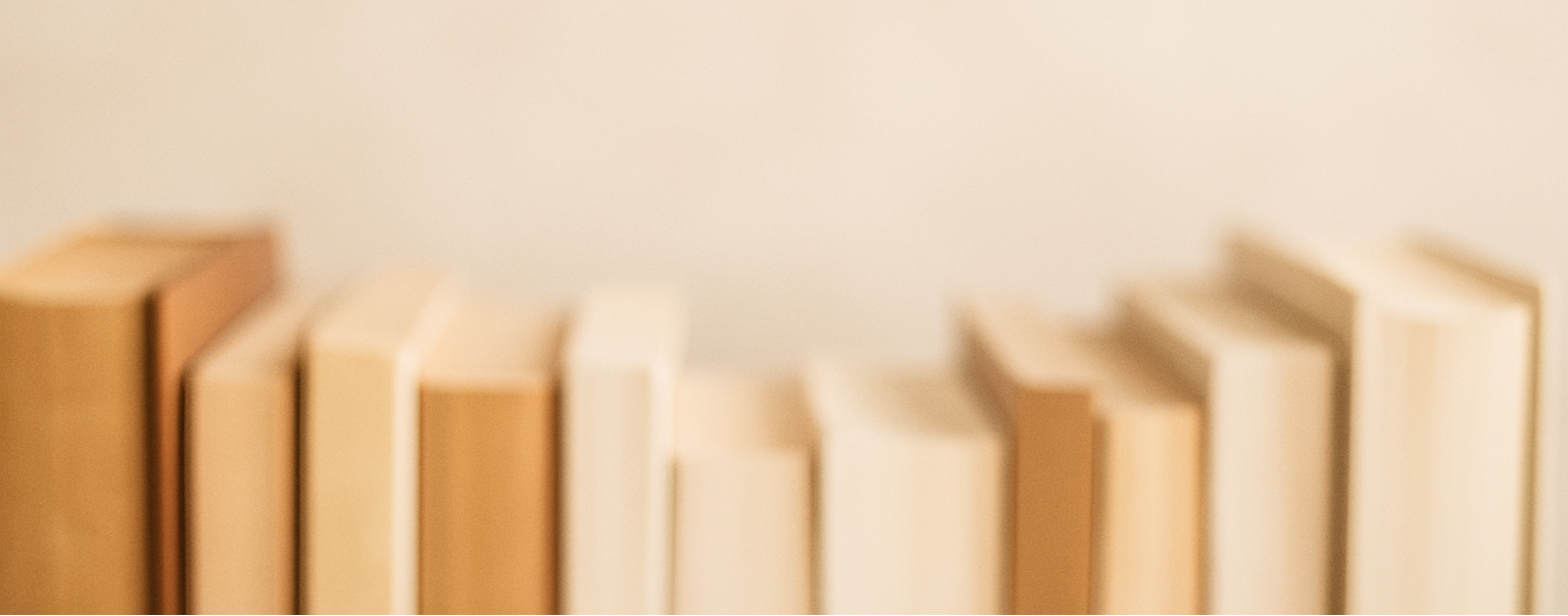 erstelle mir eine alternative, es soll ein hintergrundbild werden, auf dem nicht zu viel lo sein darf weil auf das bild noch ein titel komme, den man gut erkennen muss